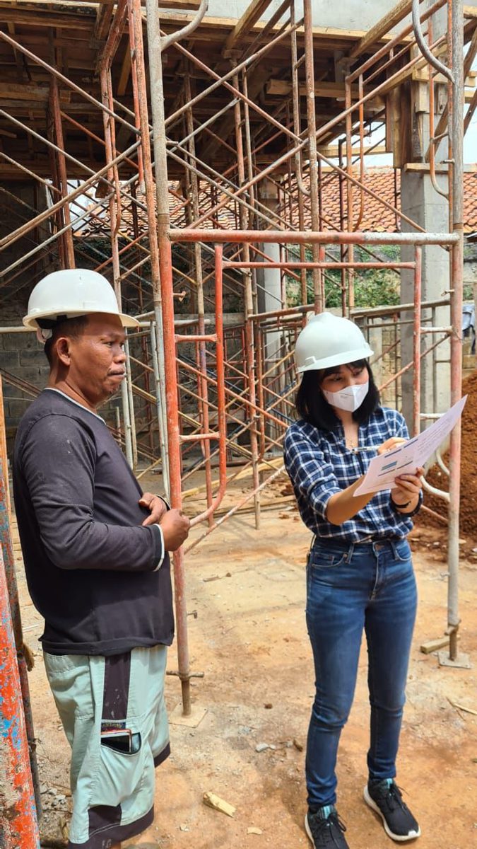 Konsultasi perencanaan sistem AC di lokasi proyek